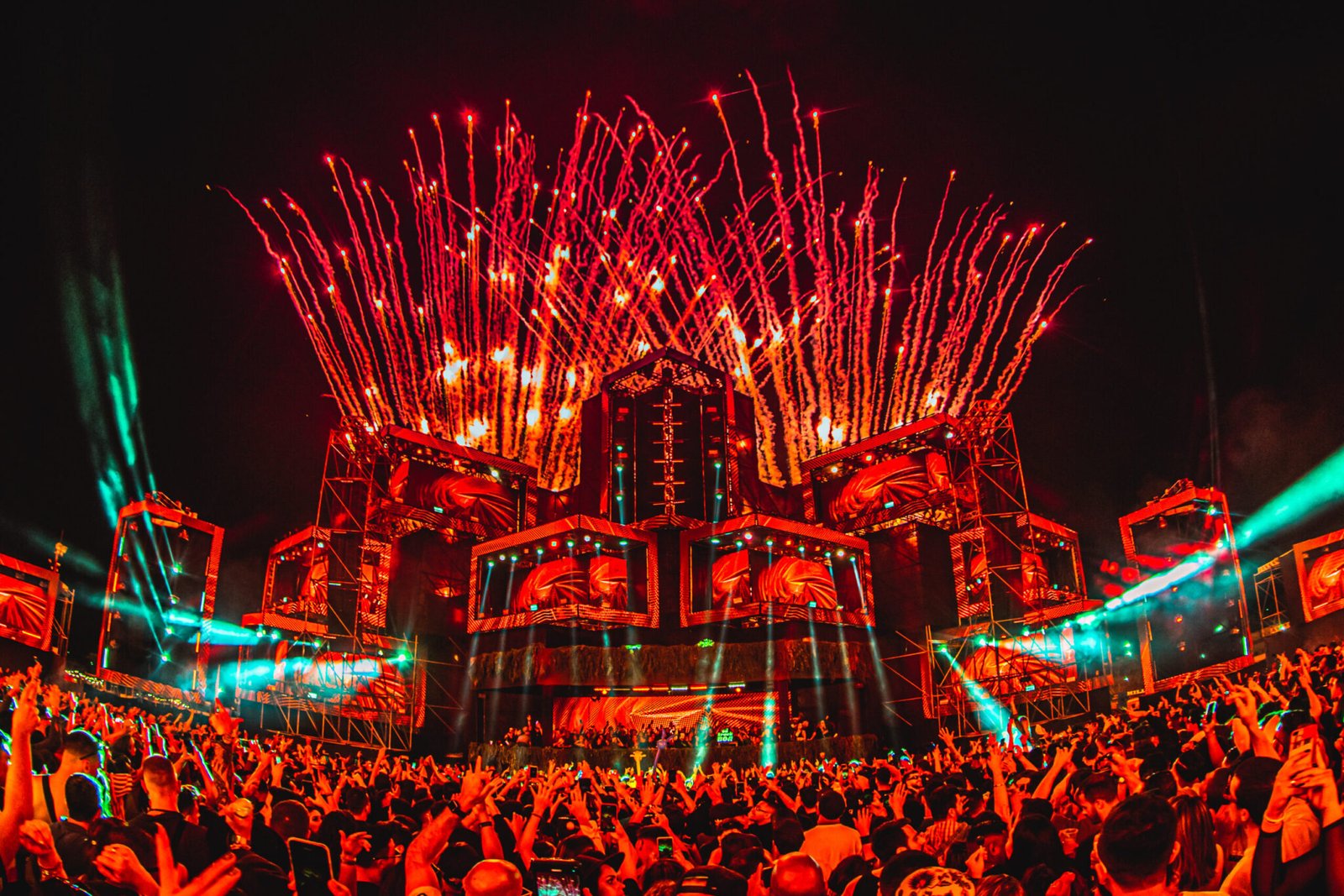 5 festivais de música eletrônica no Brasil para não perder em 2025 ...