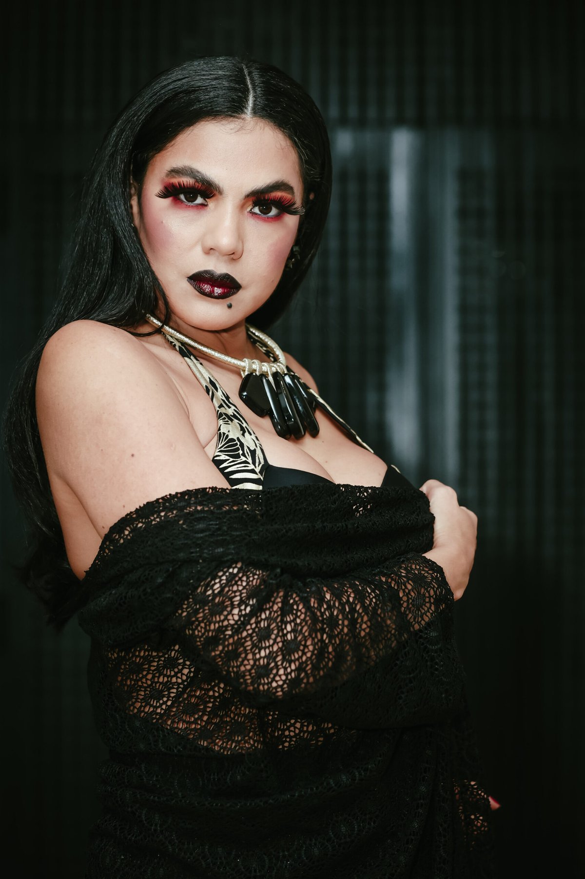 Yara Castanha estrela make Halloween “Bruxa Incendiária”