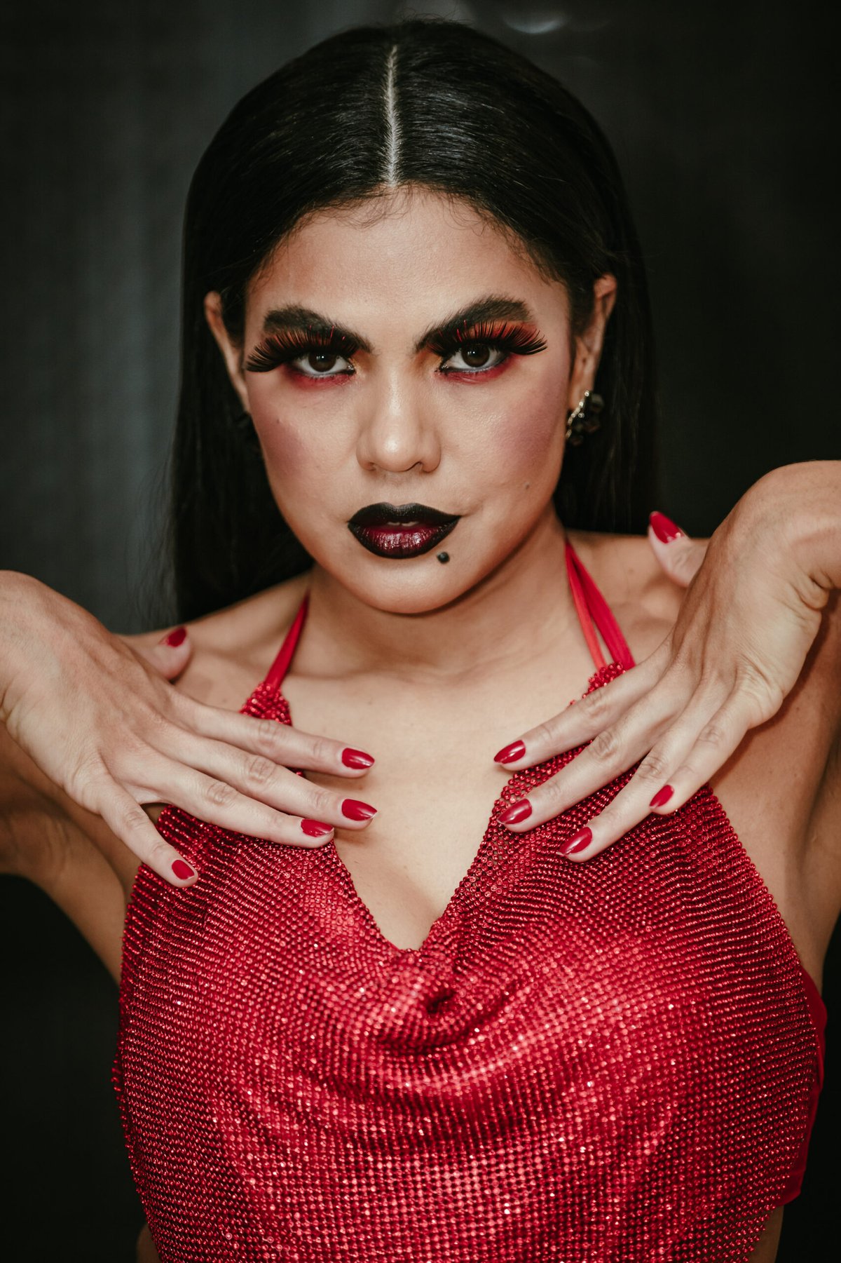 Yara Castanha estrela make Halloween “Bruxa Incendiária”