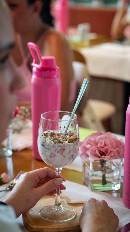 Quinoa Better Living celebra Outubro Rosa com brunch e treino