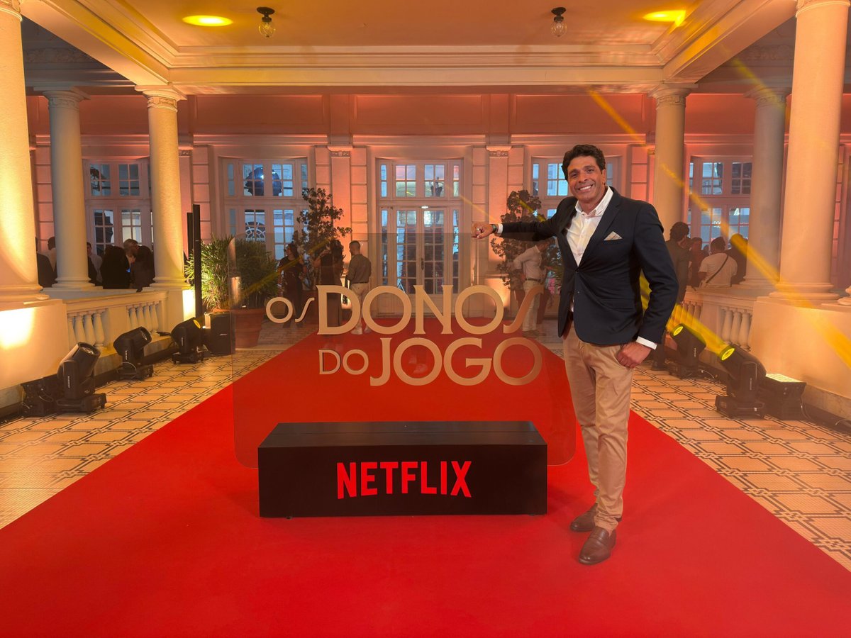 Miguel Tavares e Juliana Paes celebram estreia de “Os Donos do Jogo”