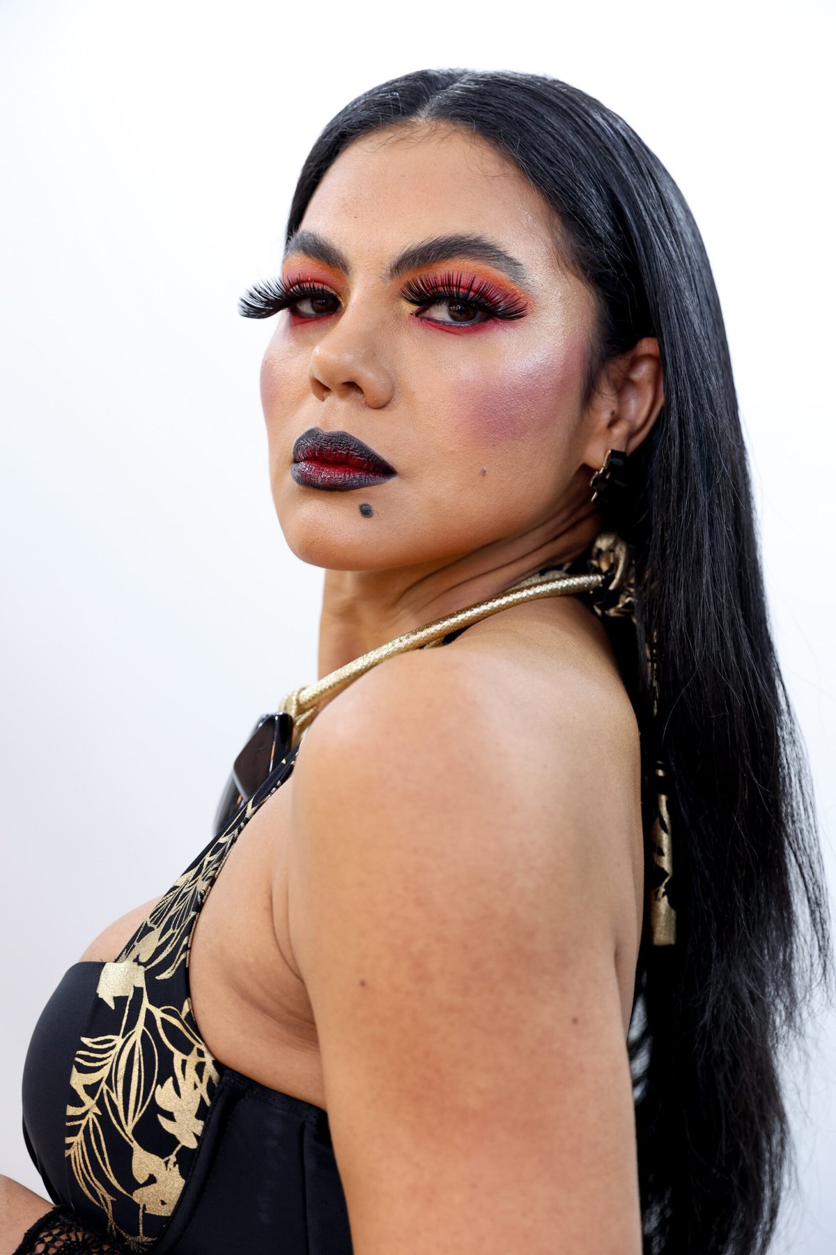 Yara Castanha estrela make Halloween “Bruxa Incendiária”