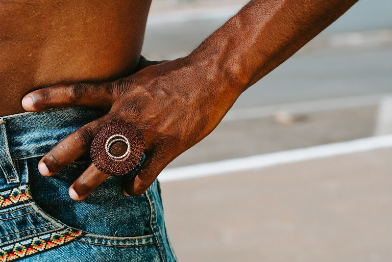 Mostra Brasilidades une arte, design, moda e cultura