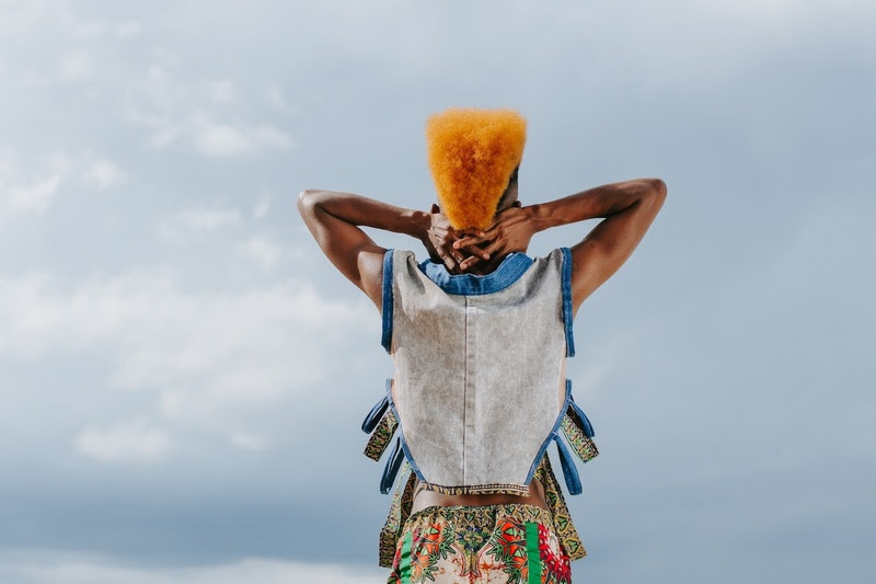 Mostra Brasilidades une arte, design, moda e cultura