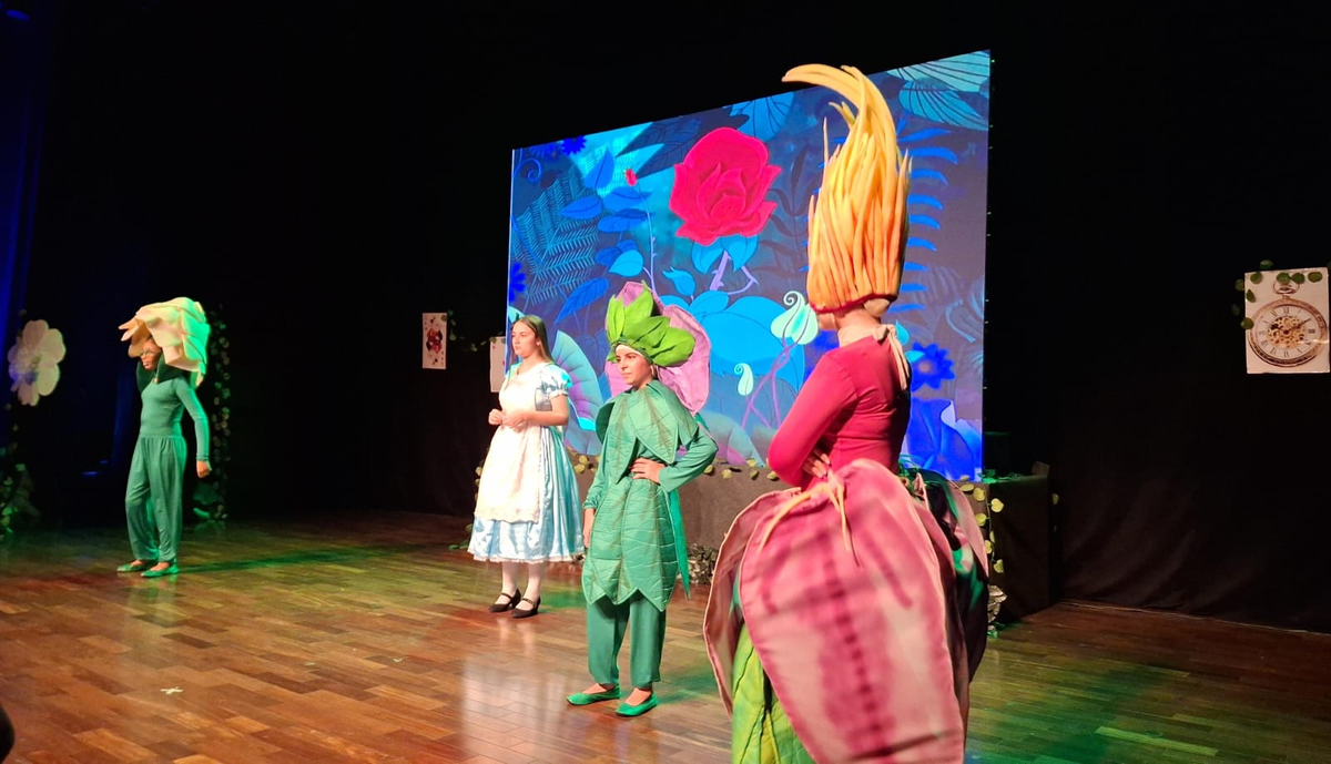 Alice - Uma Aventura Musical encanta na Expo Favela 2025