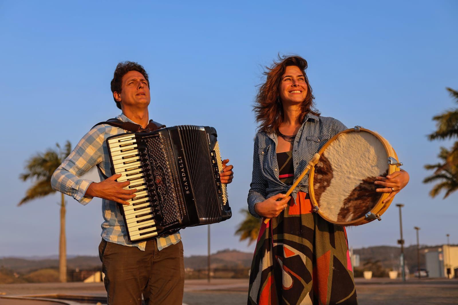 Dois Girassóis lança primeiro álbum autoral: Coisas Boas