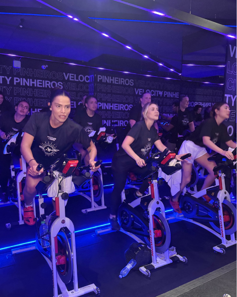 Miss Rôse aposta em marketing de experiência com aula de spinning na Velocity