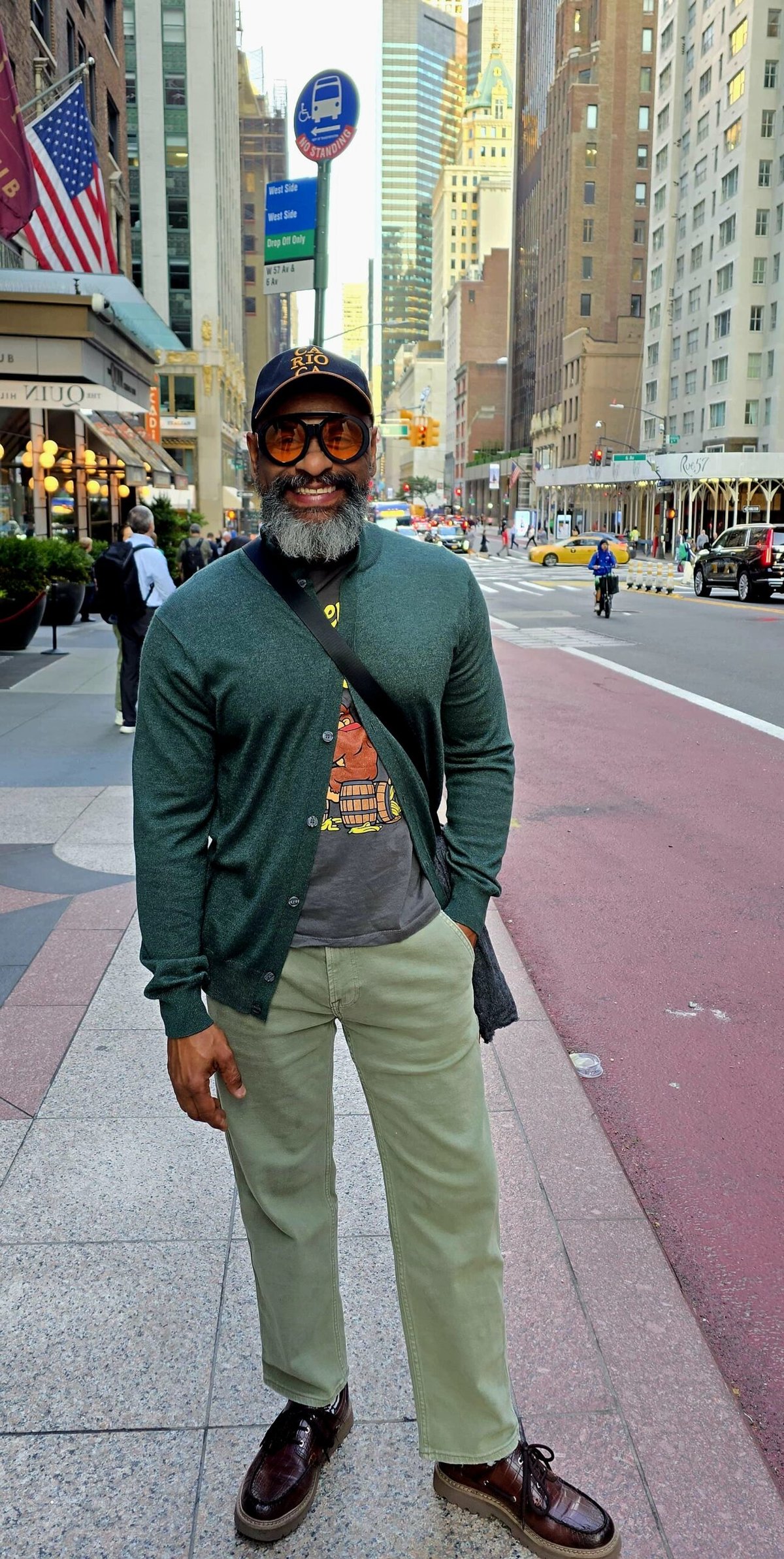 Hermes Inocencio celebra conquistas e anuncia nova coleção inspirada em Mansa Musa