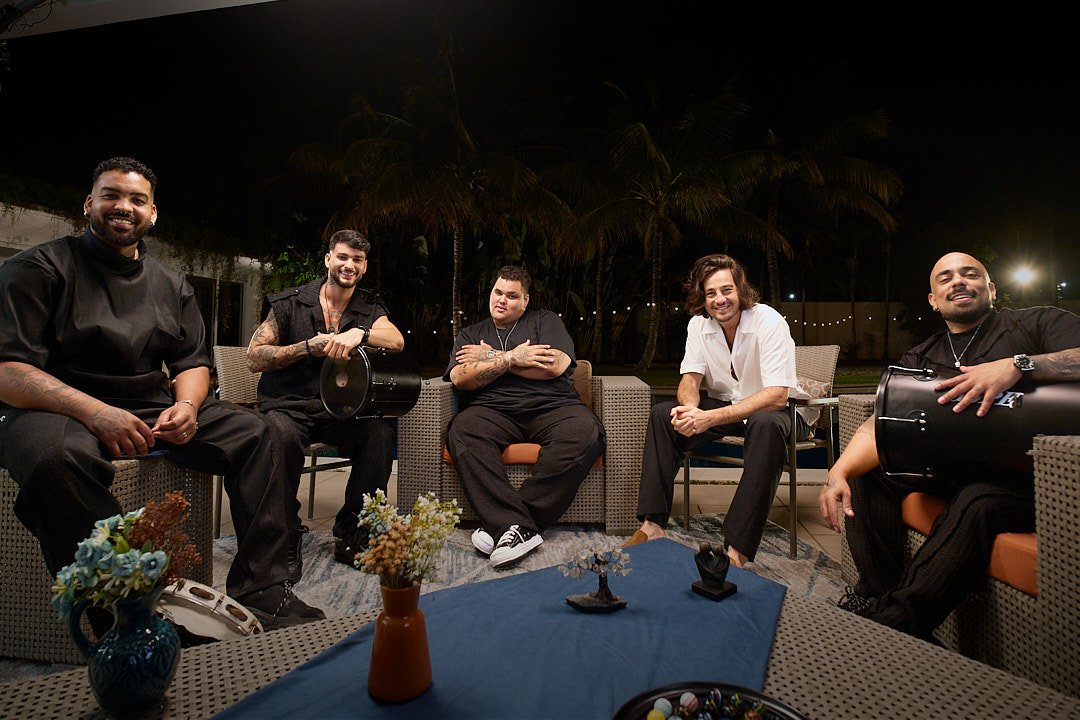 ‘Amei Te Ver’ de Tiago Iorc ganha versão inédita com Menos É Mais