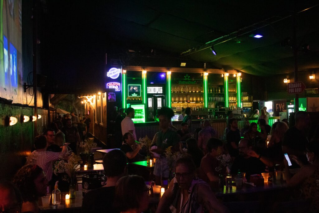 Bar Bukowski celebra 28 anos com rock e premiações