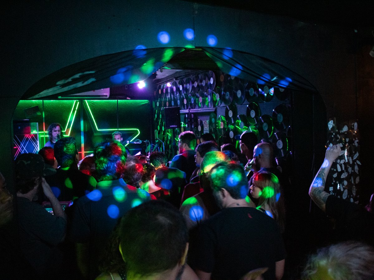 Bar Bukowski celebra 28 anos com rock e premiações