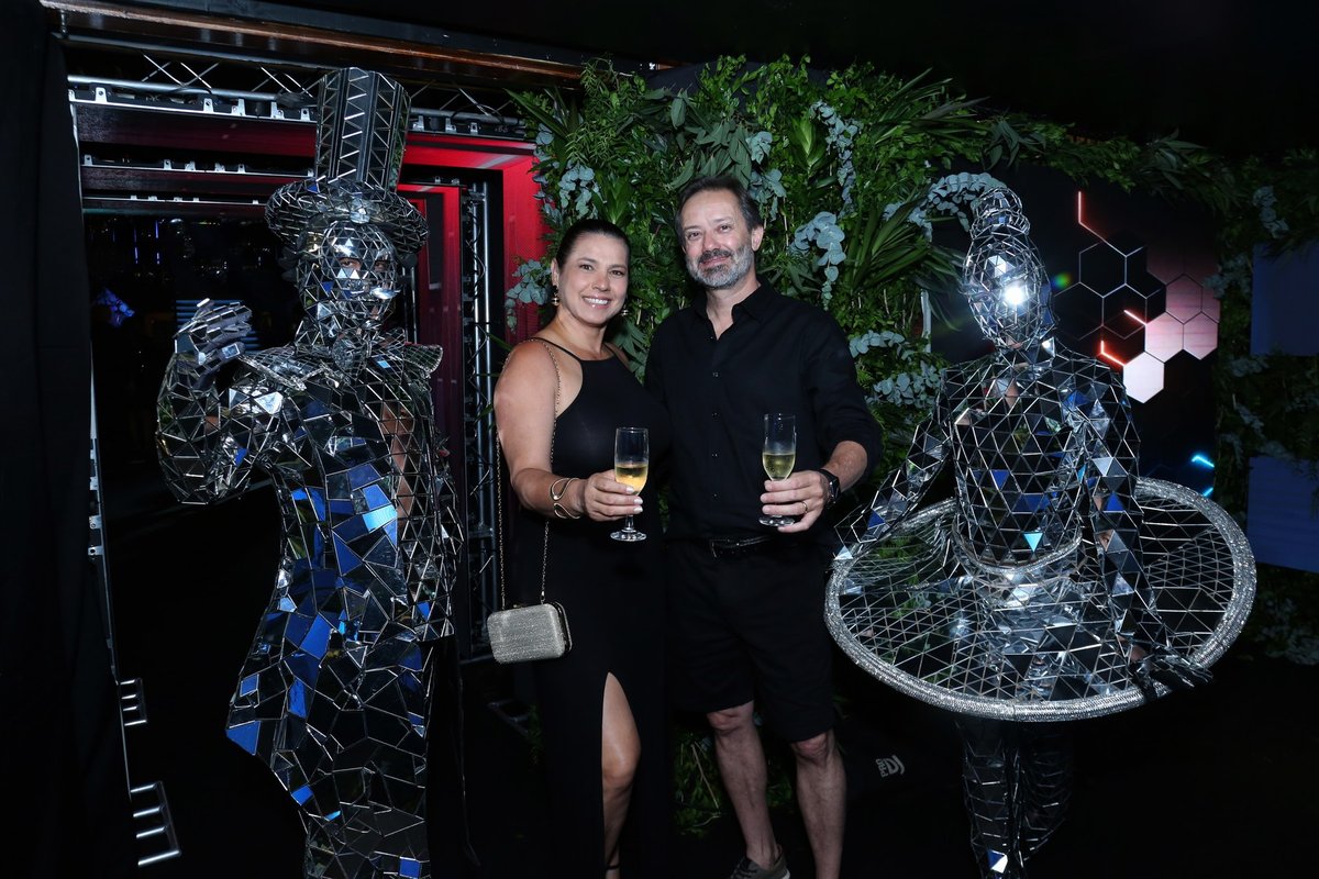 Gabriel Almeida Castro celebra 40 anos com festa elegante