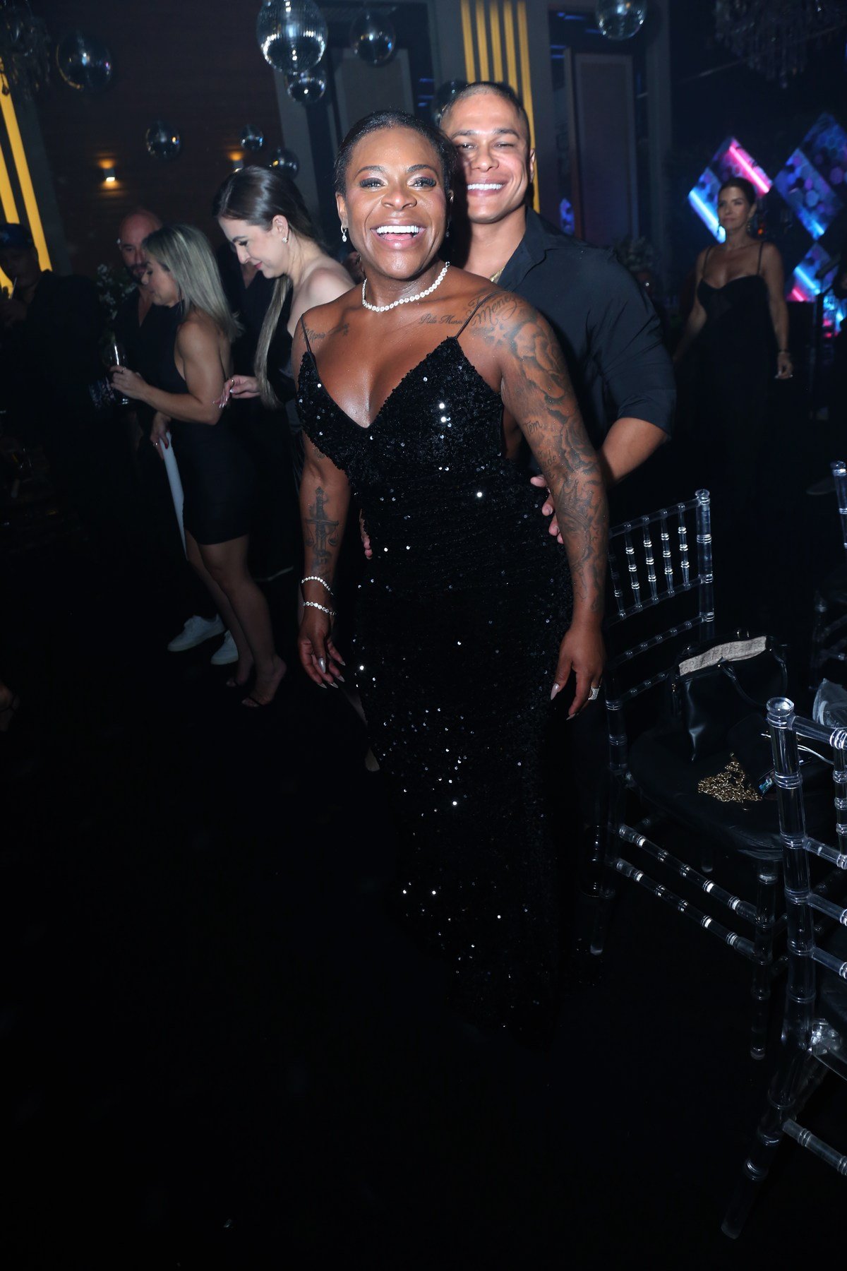 Gabriel Almeida Castro celebra 40 anos com festa elegante