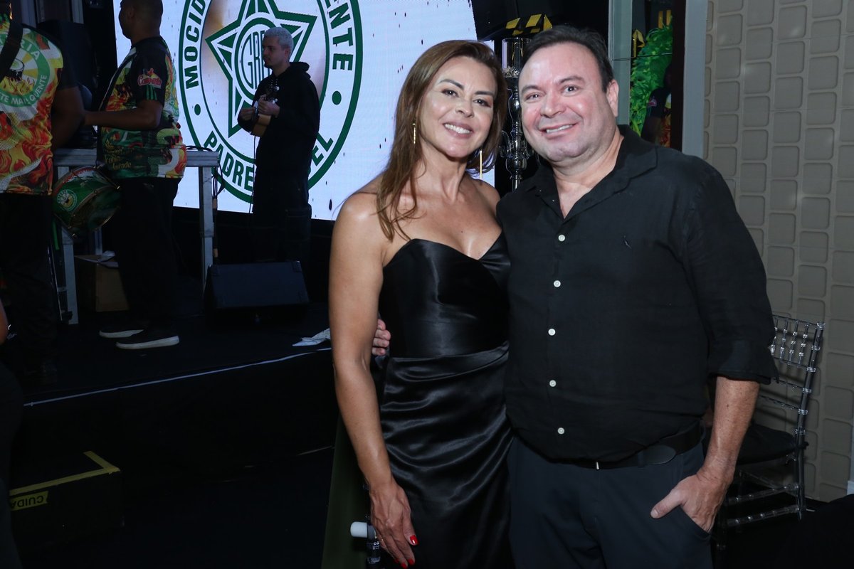 Gabriel Almeida Castro celebra 40 anos com festa elegante