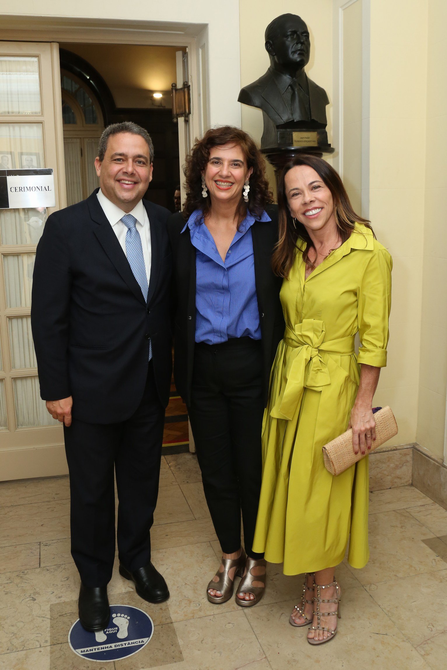 Daniela Santa Cruz é homenageada com Medalha Pedro Ernesto no Rio