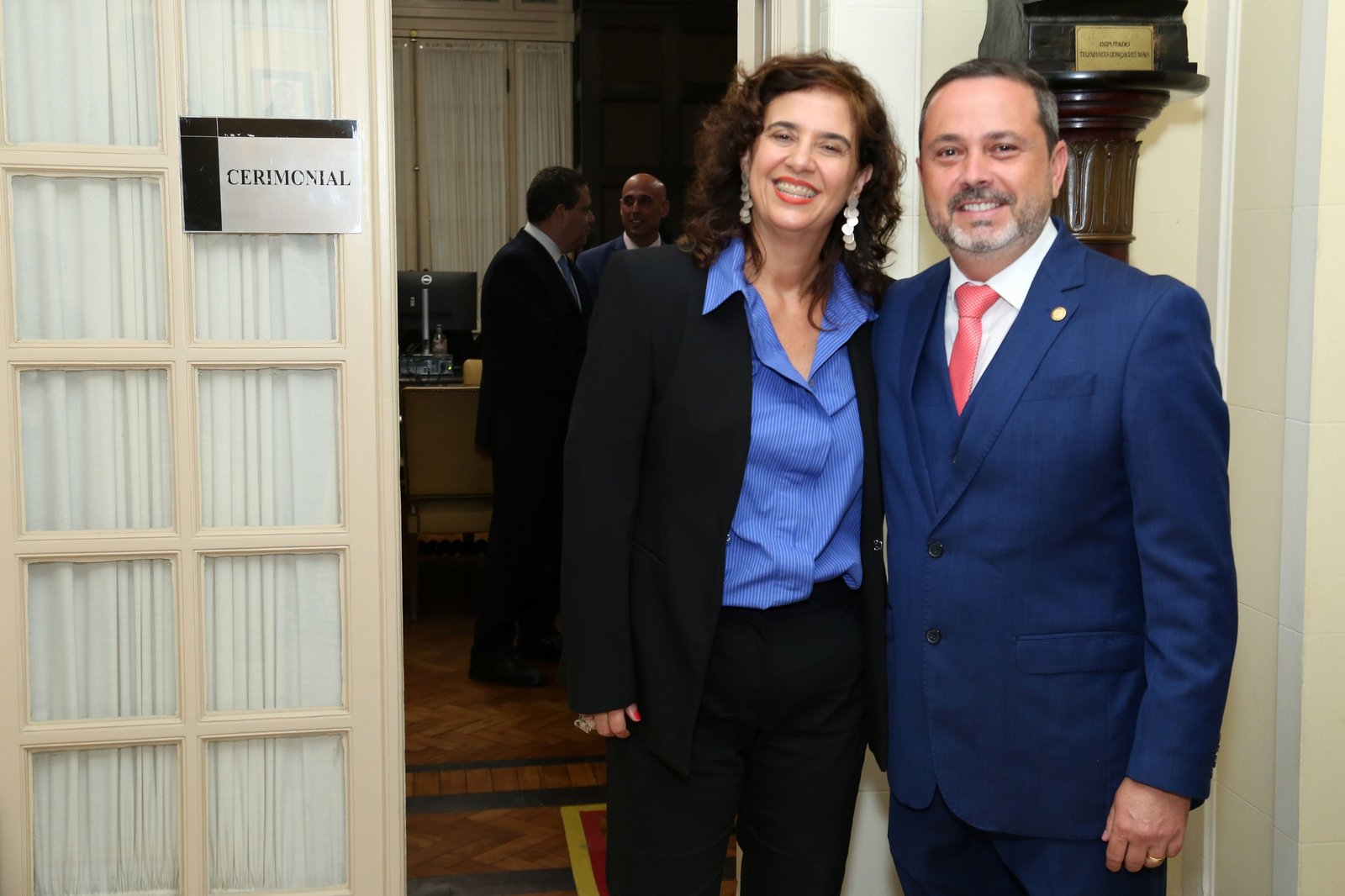 Daniela Santa Cruz é homenageada com Medalha Pedro Ernesto no Rio
