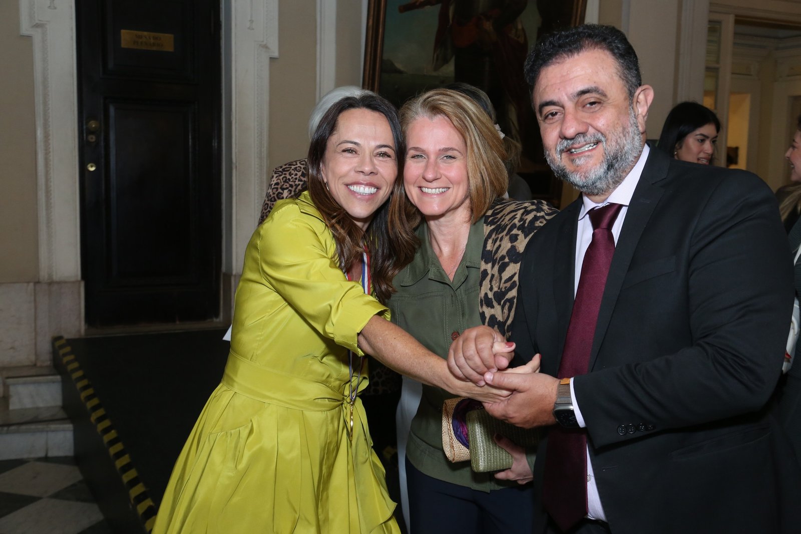 Daniela Santa Cruz é homenageada com Medalha Pedro Ernesto no Rio