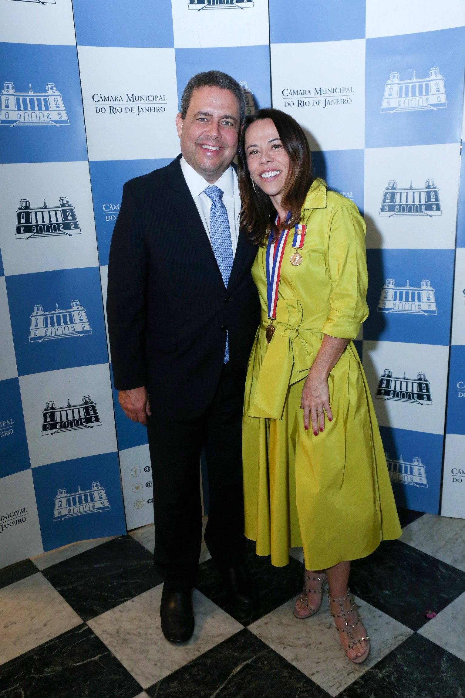 Daniela Santa Cruz é homenageada com Medalha Pedro Ernesto no Rio