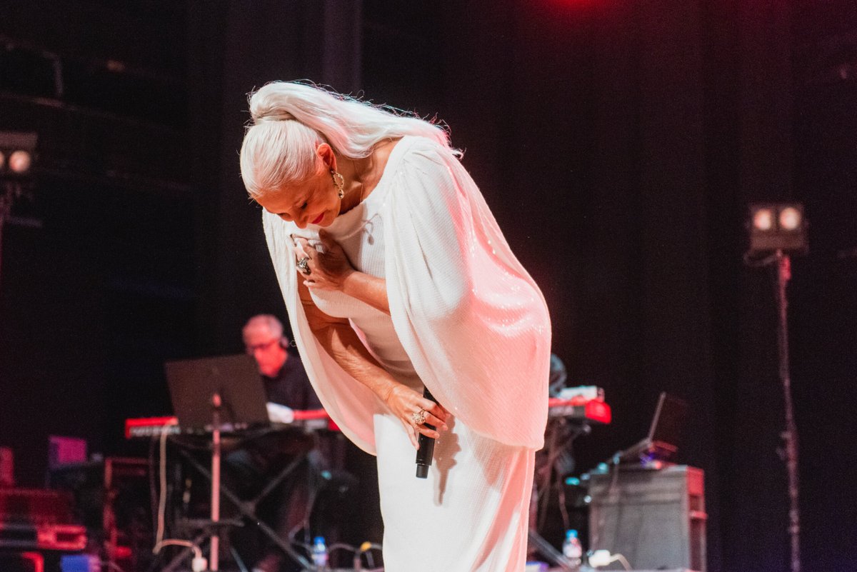 Fafá de Belém recebe Mérito Cultural PUCRS 2025 e celebra 50 anos de carreira