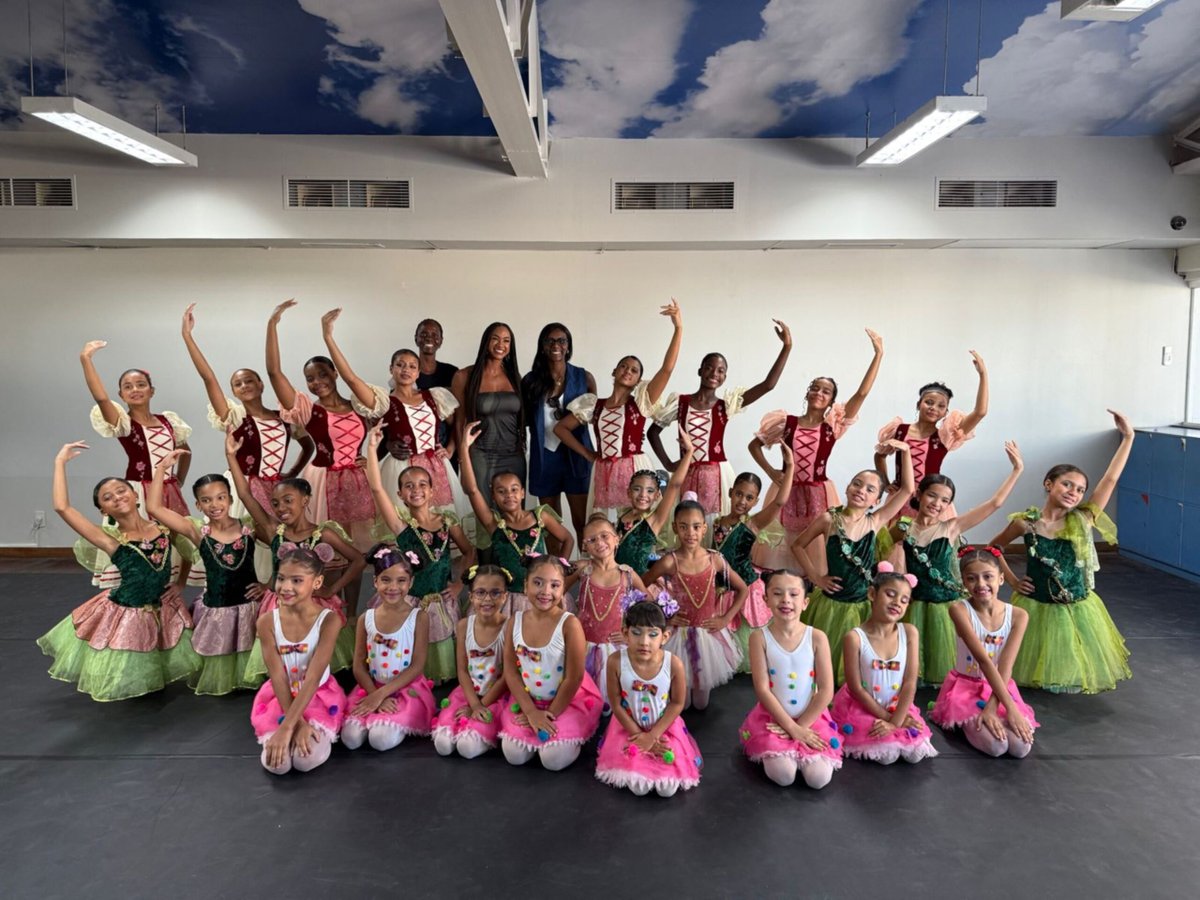 Aline Patriarca visita AfroReggae e destaca poder transformador da arte