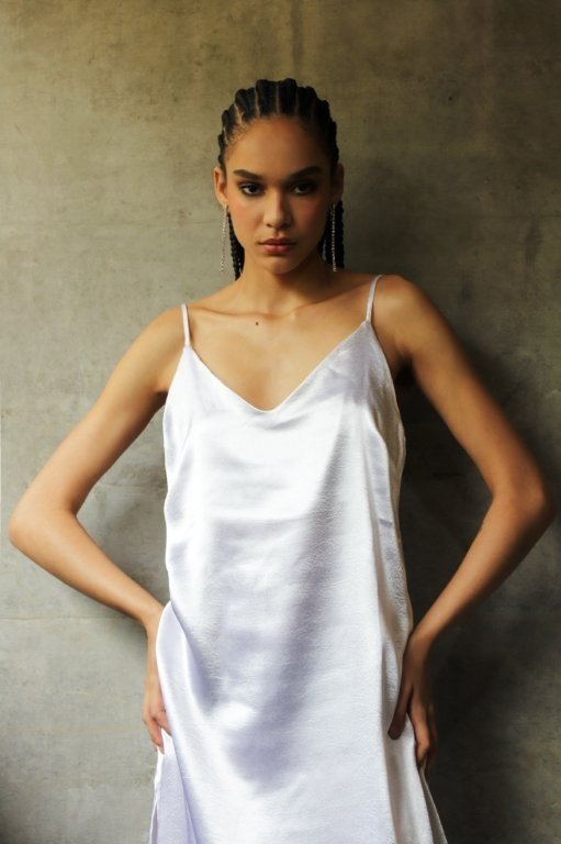 Inglesis lança cápsula Lumina com peças elegantes para o fim do ano