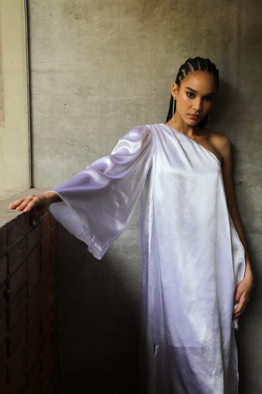 Inglesis lança cápsula Lumina com peças elegantes para o fim do ano