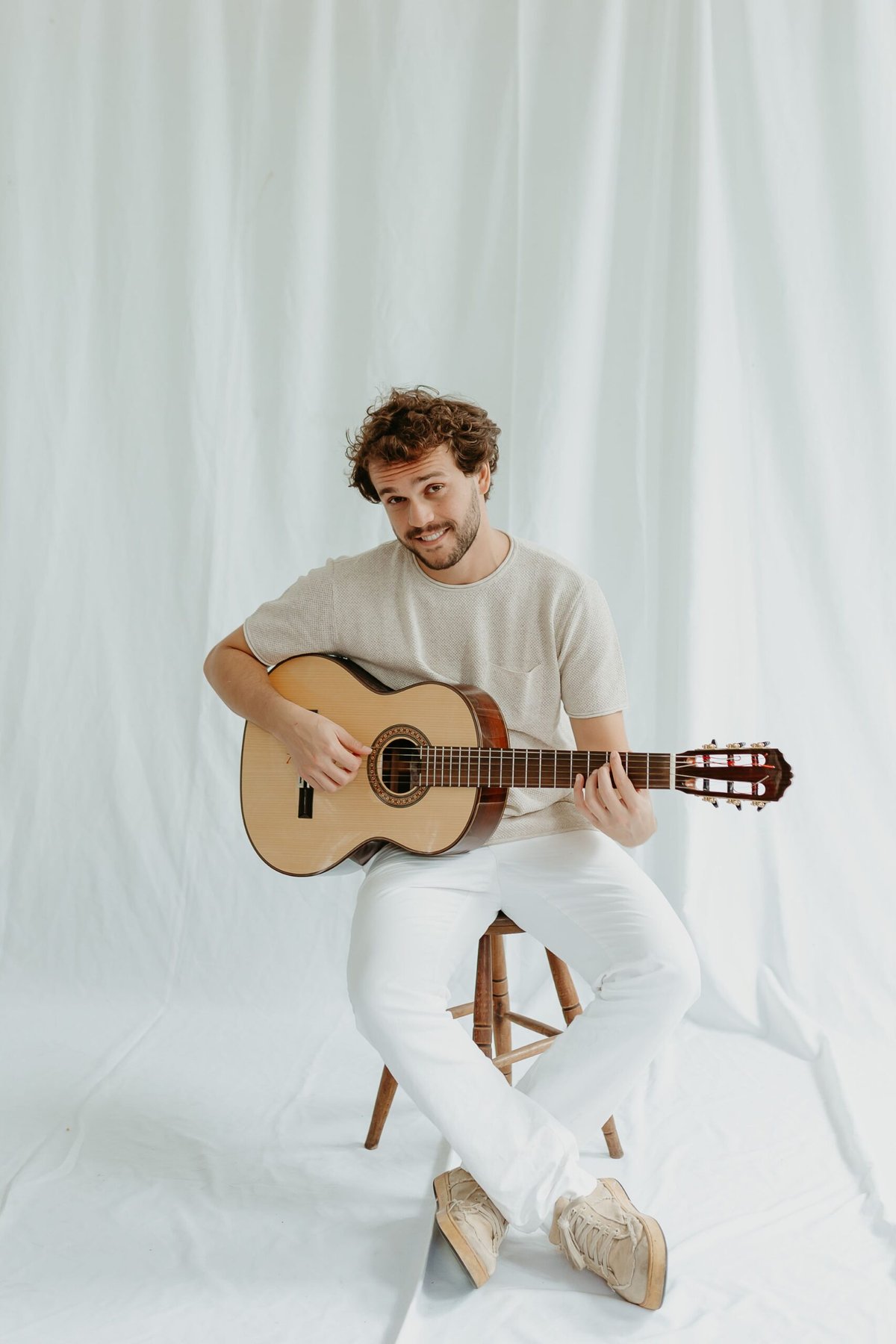 Theo Bial apresenta show “Neo-Bossa” na Casa Horto