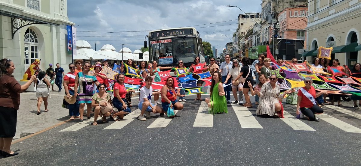 Crochê transforma rua histórica em galeria de arte em Belém
