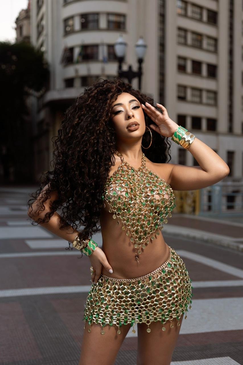 Gabi Evaristo é nova musa do Império Serrano para o Carnaval 2026