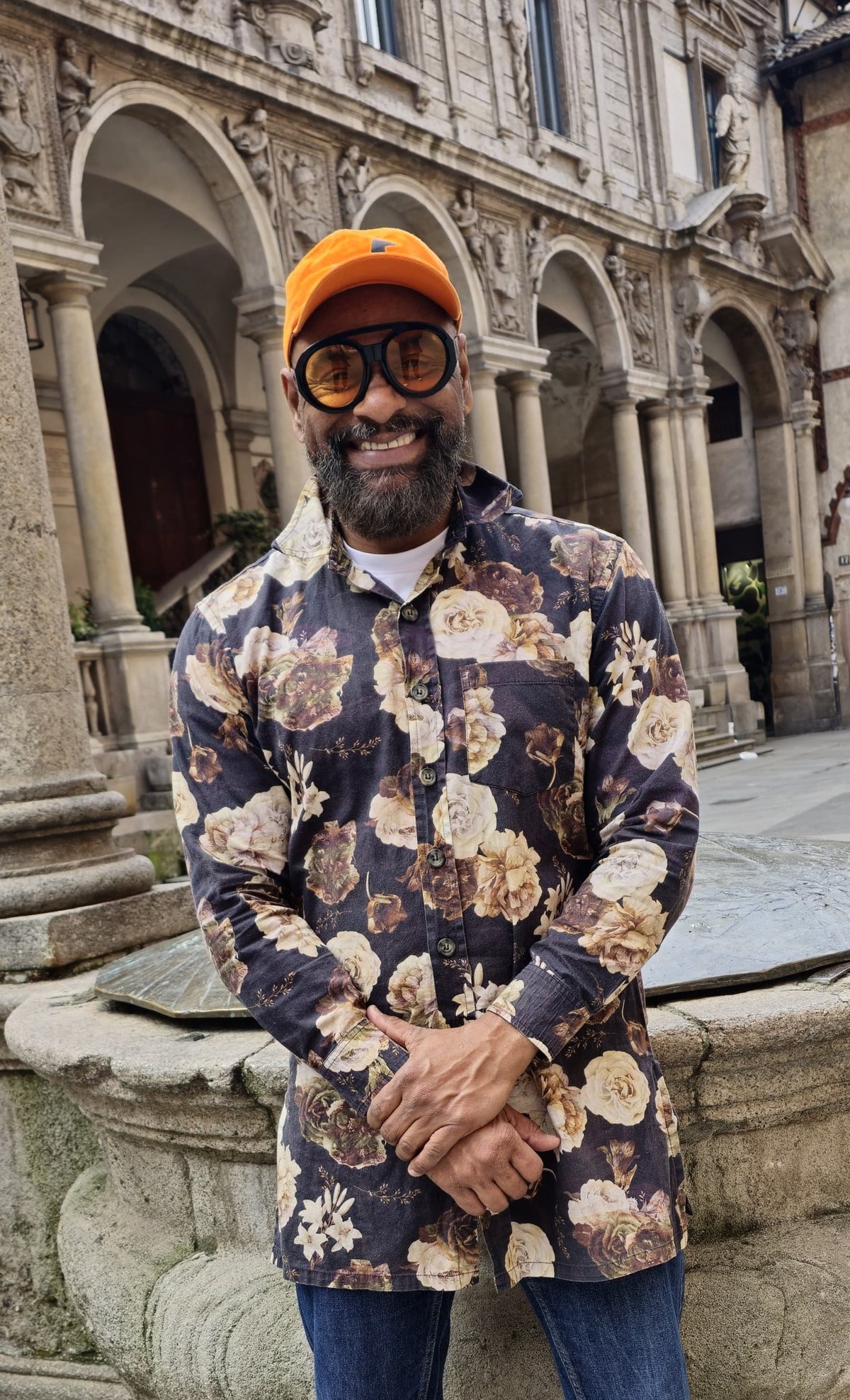 Hermes Inocencio celebra conquistas e anuncia nova coleção inspirada em Mansa Musa