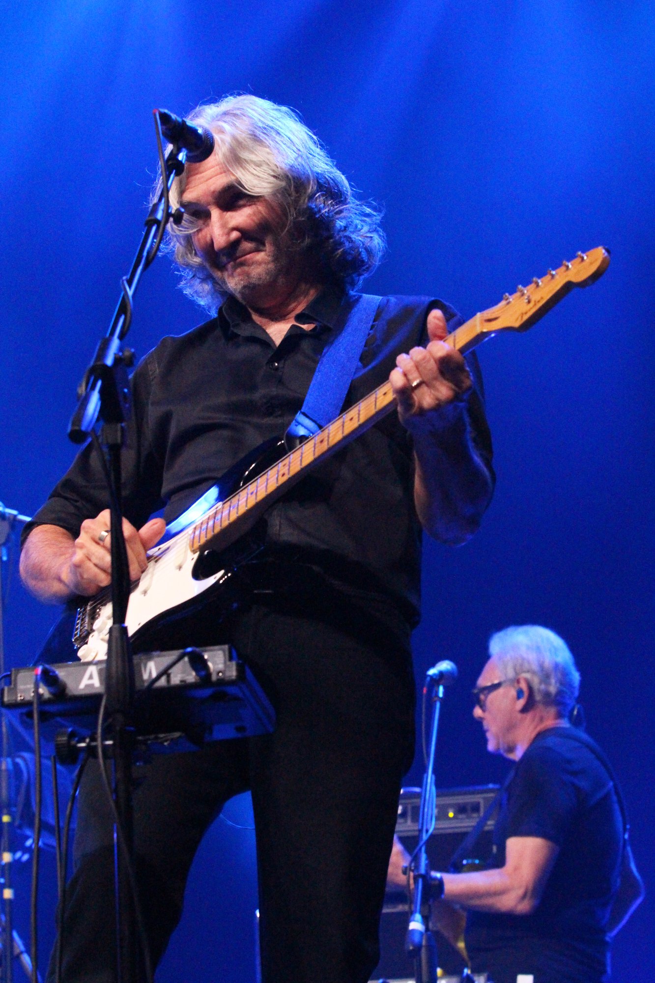 Dire Straits Legacy volta ao Rio com show nostálgico no Qualistage