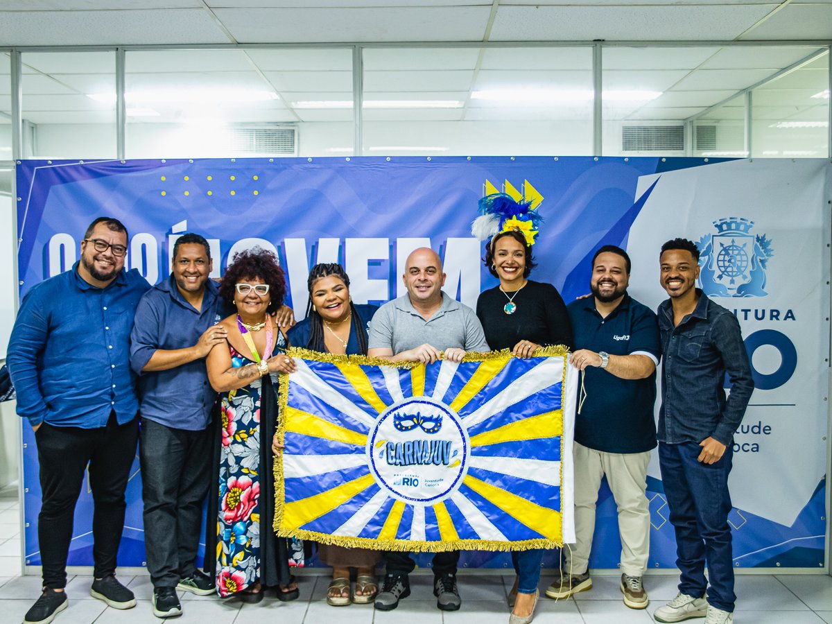 JUVRio e Liga RJ oferecem 500 bolsas de idiomas a jovens de escolas de samba