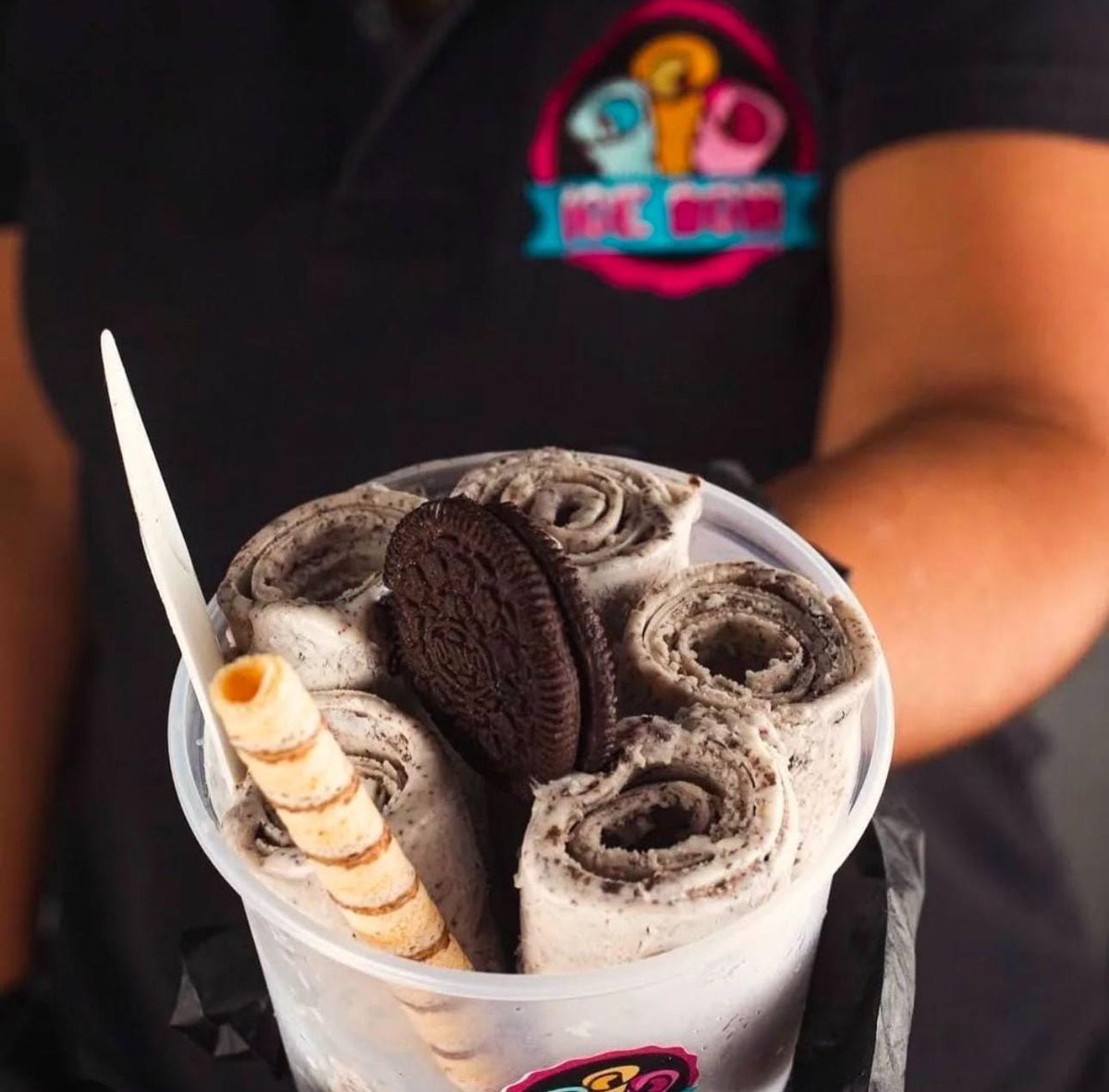 Rio Christmas debuts giant tree and samba show in Botafogo