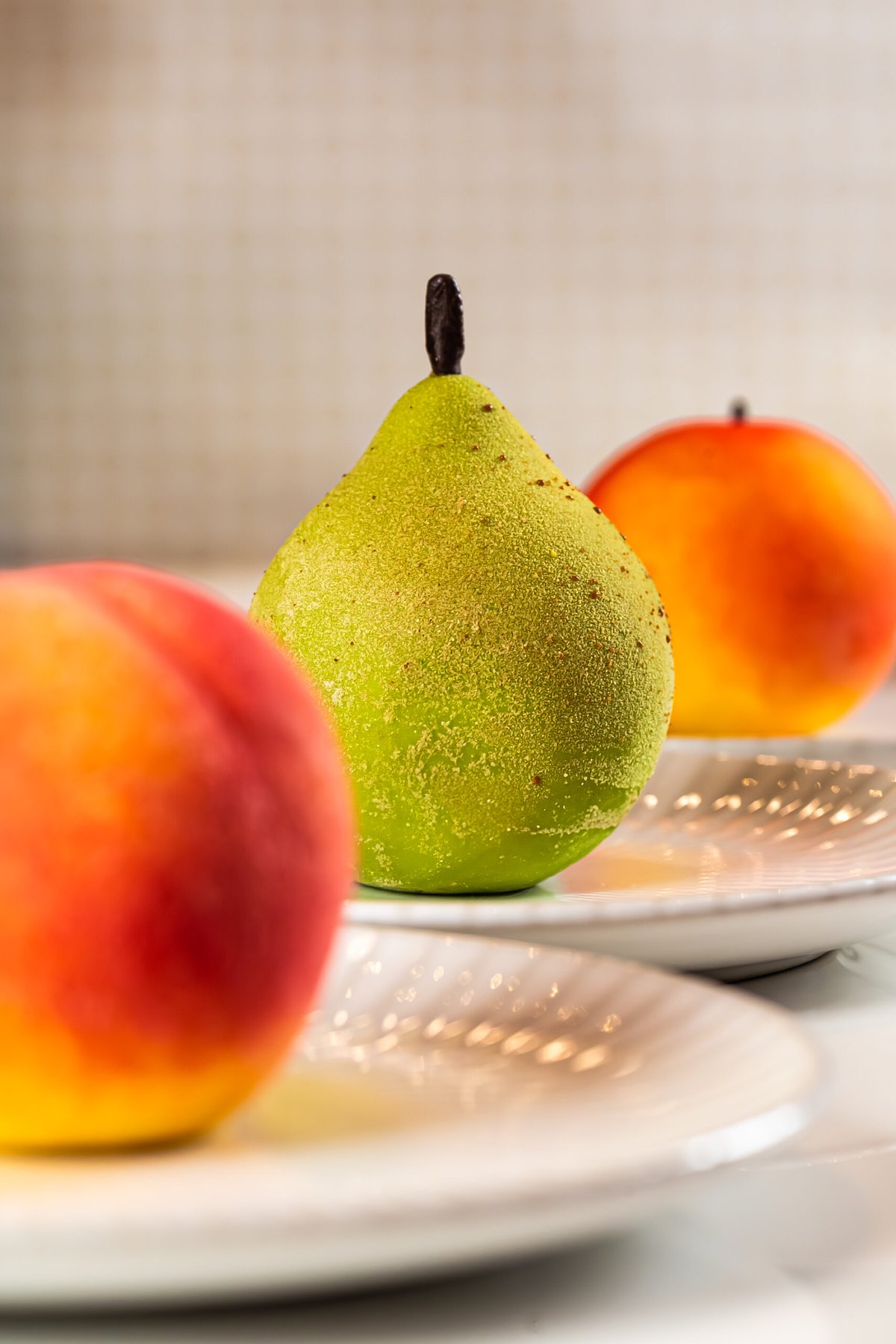 Maison Fernand transforma frutas em arte com coleção Les Fruits