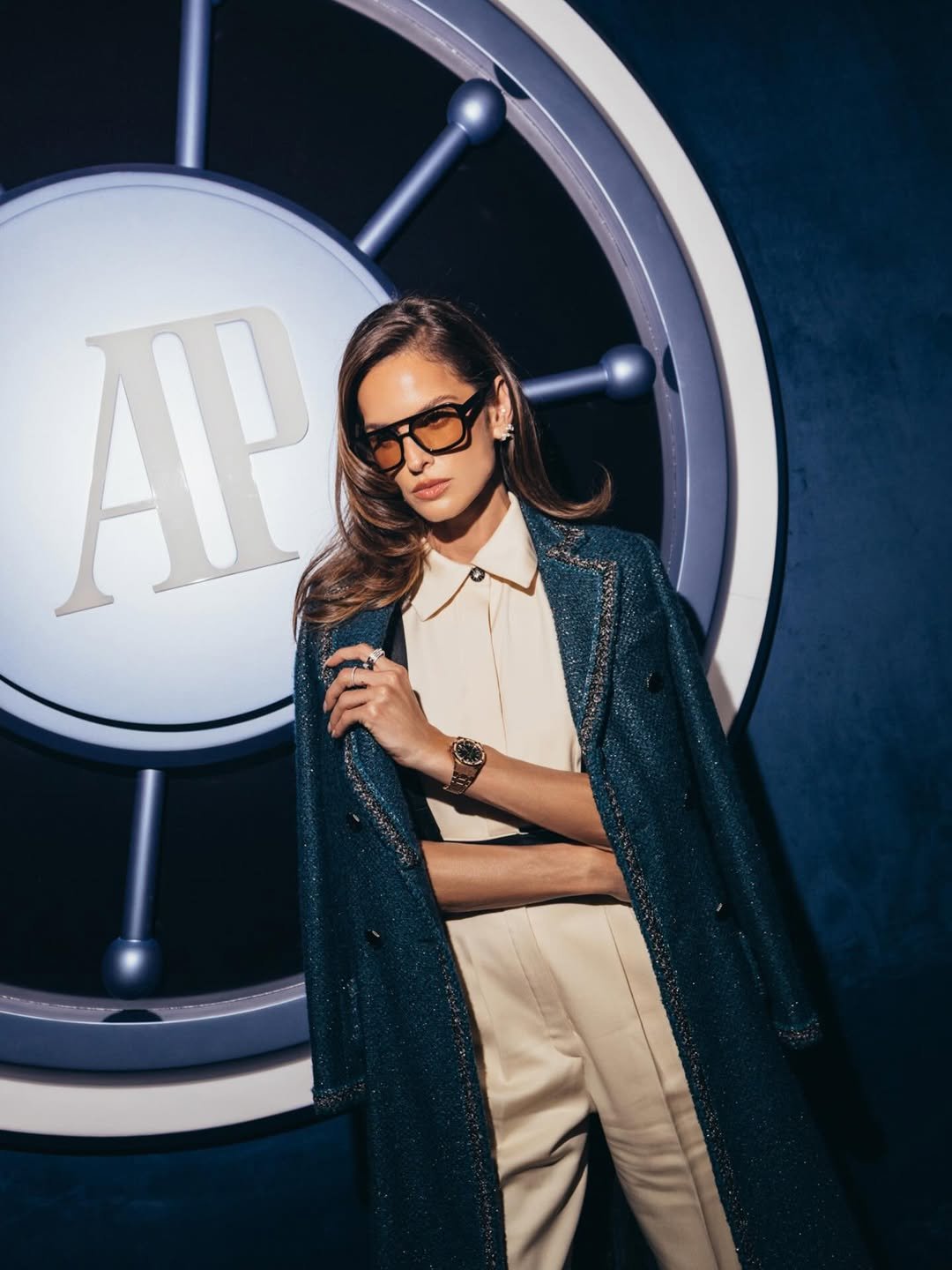 Izabel Goulart brilha em Dubai Watch Week com Audemars Piguet