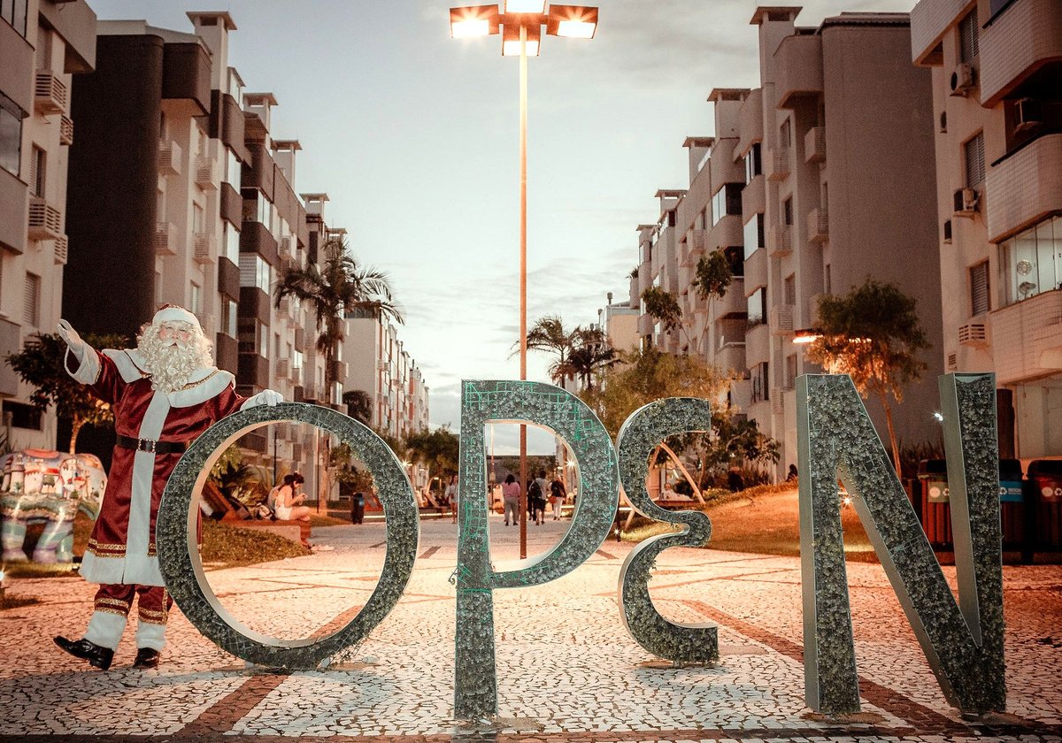 Jurerê OPEN inicia celebrações de Natal com espetáculo e Papai Noel
