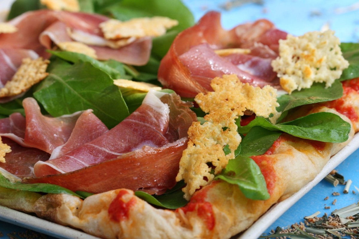 Rio Christmas debuts giant tree and samba show in Botafogo