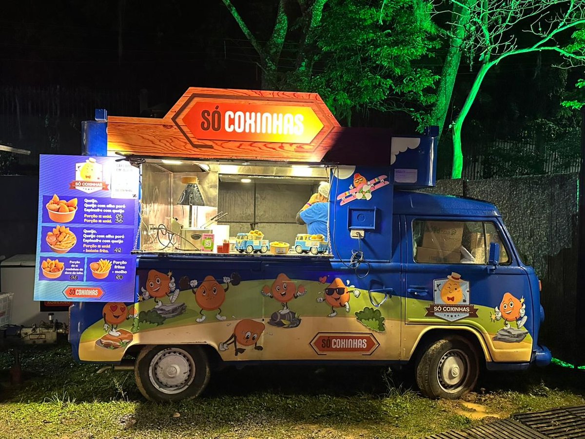 Rio Christmas debuts giant tree and samba show in Botafogo