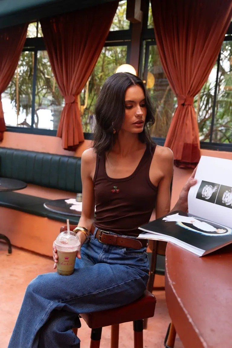 Marrom ganha espaço e se torna destaque no estilo diário