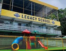 Legacy School promove feira cultural com ação solidária