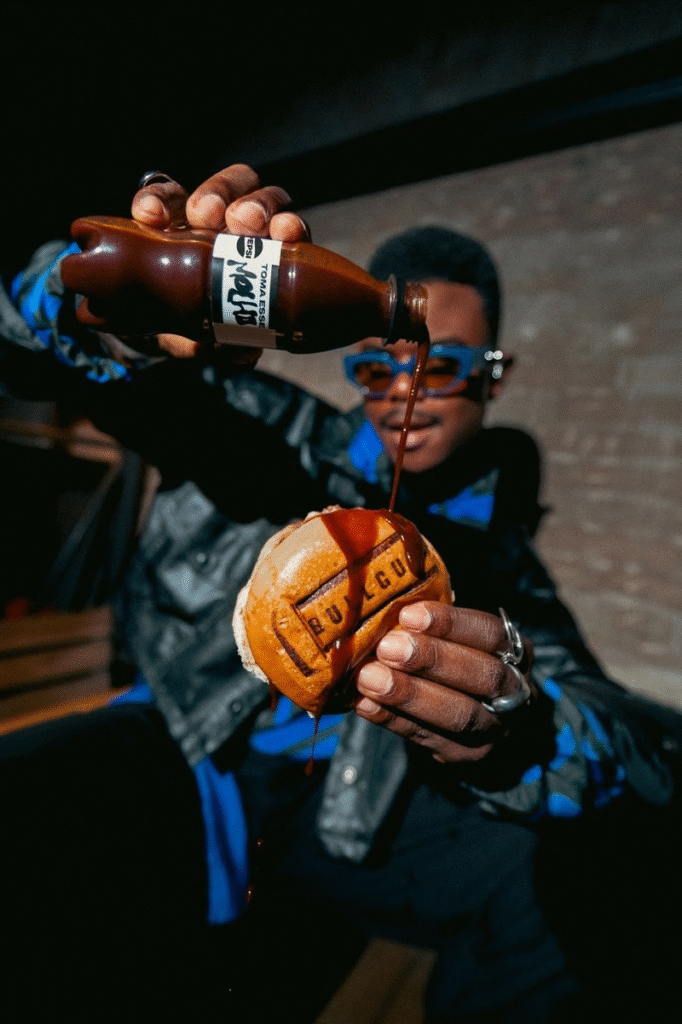 PEPSI® e Bullguer lançam Molho PEPSI® na Black Friday