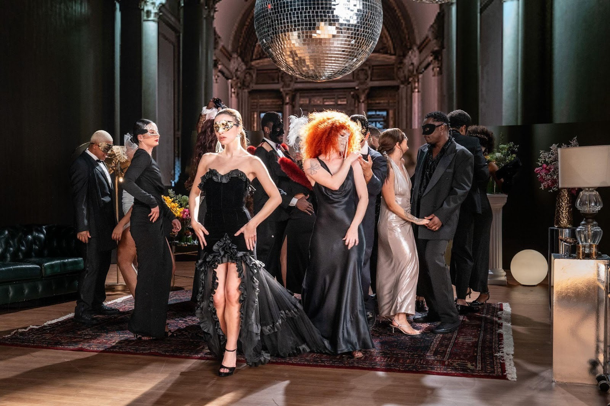 GIULIA BE lança single “delícia proibida” e aprofunda universo do projeto trilíngue