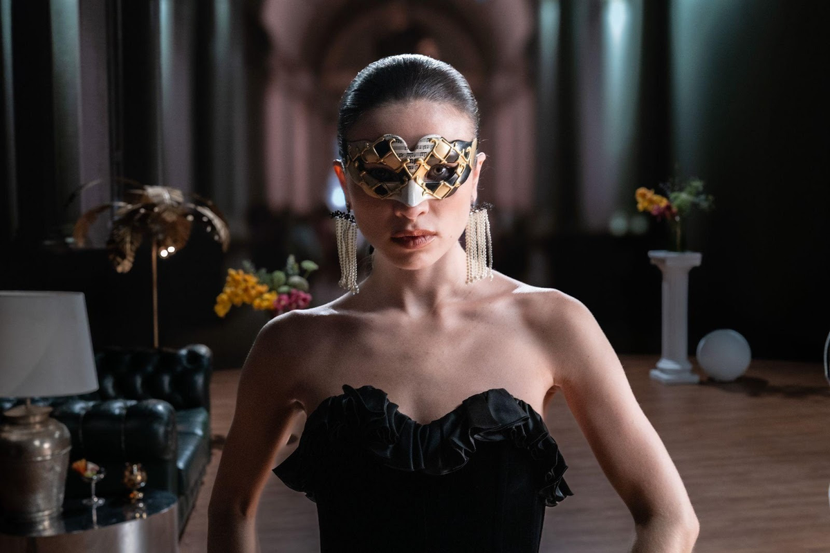 GIULIA BE lança single “delícia proibida” e aprofunda universo do projeto trilíngue