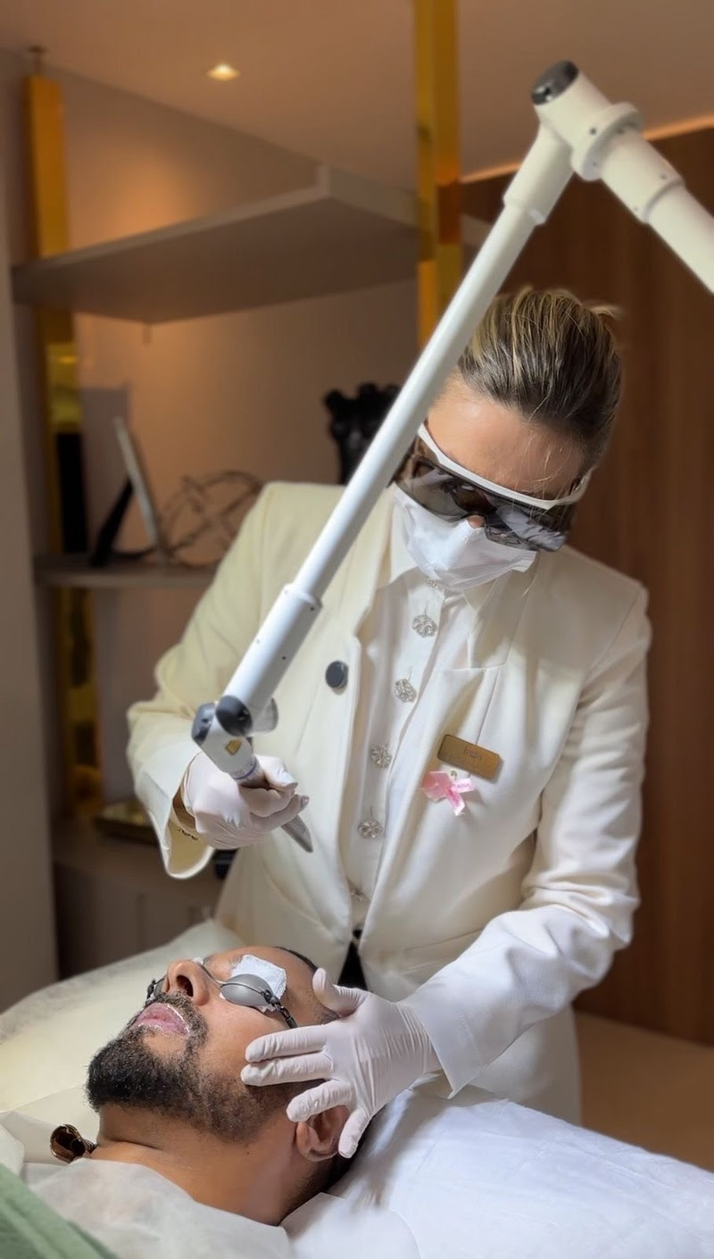 Jonathan Bailey e a nova estética masculina: autocuidado em foco