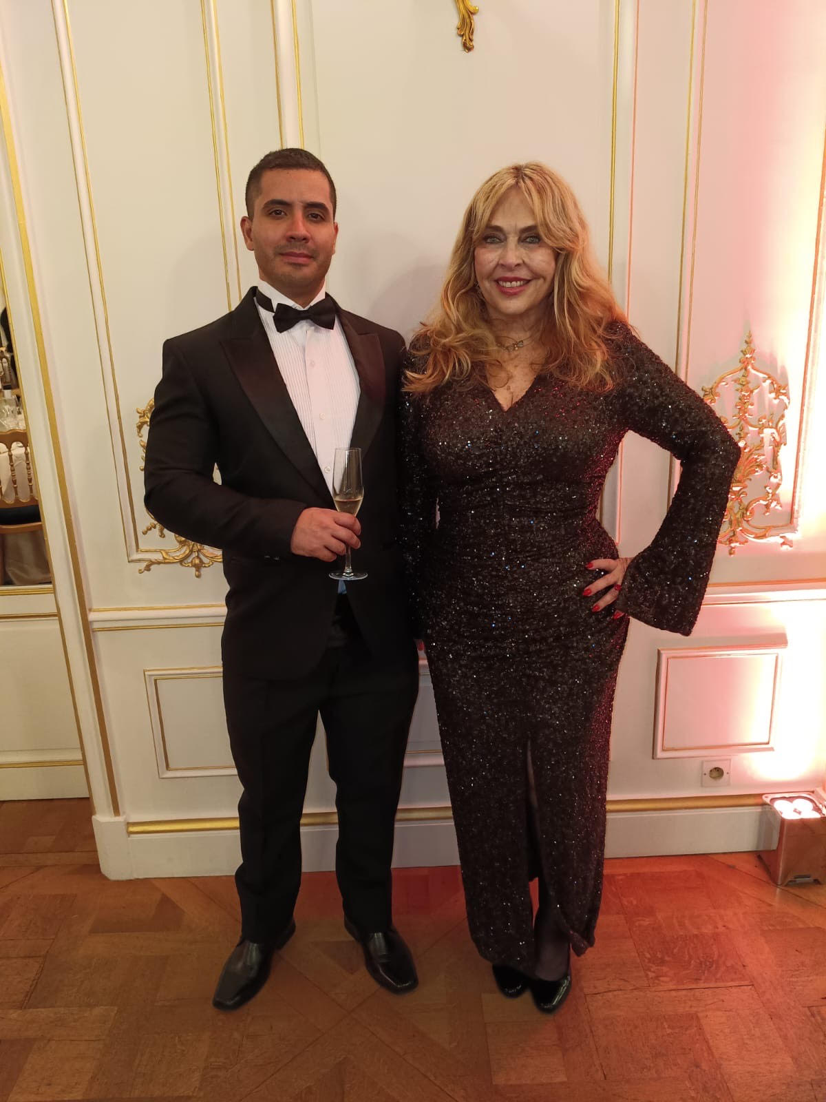 Joana Teixeira recebe homenagem em Paris por ações culturais e sociais