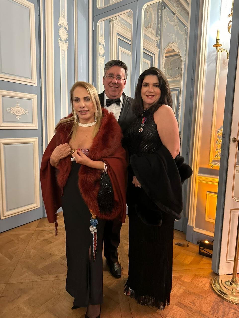 Joana Teixeira recebe homenagem em Paris por ações culturais e sociais