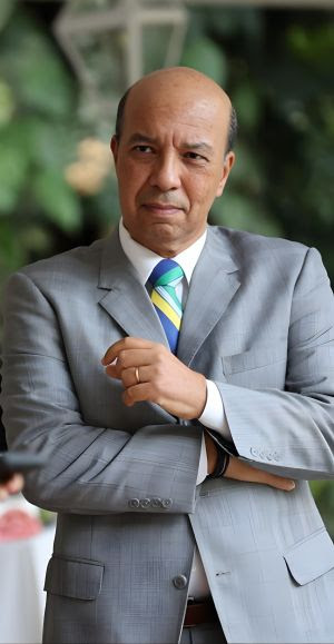 Embaixador lança livro sobre igualdade e combate à discriminação