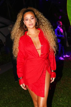 Calzedonia celebra nova fase com festa no Rio e pocket show de Marina Sena