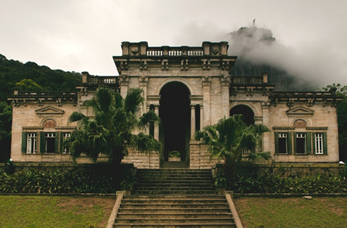 Primavera-verão carioca ganha rota sobre patinetes elétricas