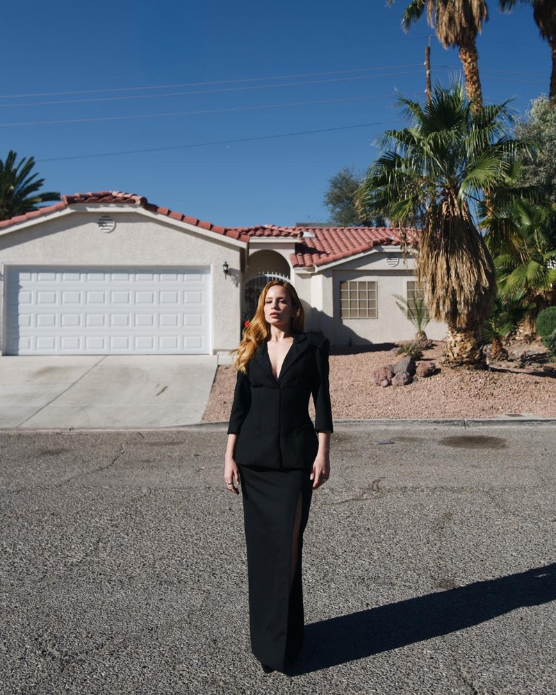 Carol Biazin é indicada ao Latin GRAMMY 2025 com look Mondepars